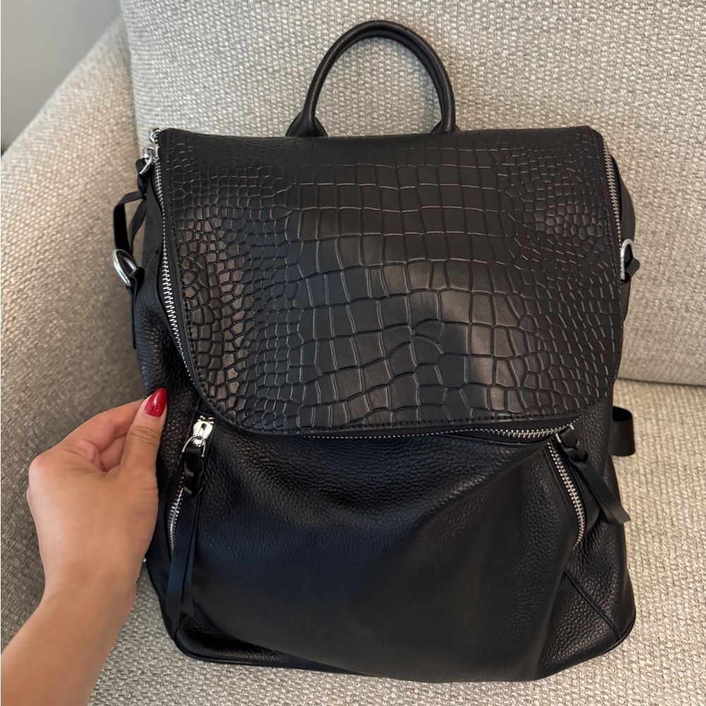 CLUCI Black Crocodile-Embossed Backpack